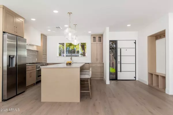 338 E ELM Street, Phoenix, AZ 85012