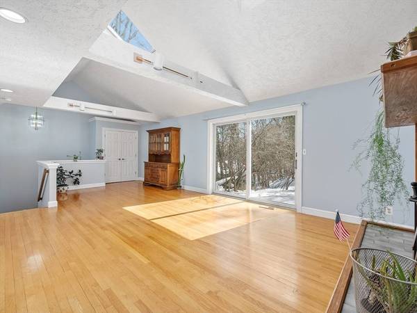 655 Central St, Holliston, MA 01746