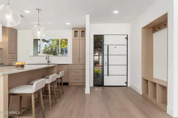 338 E ELM Street, Phoenix, AZ 85012