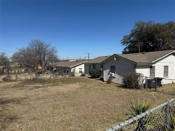 1708 S Cravens Road, Fort Worth, TX 76112