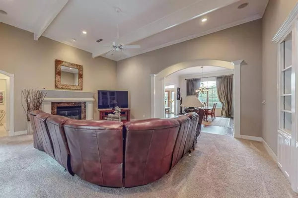 12449 Oak Grove Road S, Burleson, TX 76028