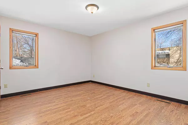 849 Dodd RD, West Saint Paul, MN 55118