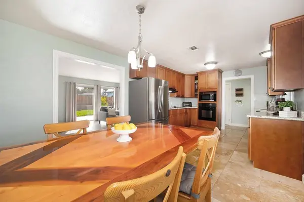 4916 Heatherdale LN, Carmichael, CA 95608