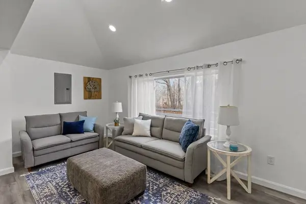 1703 Crandall Rd, Tiverton, RI 02878