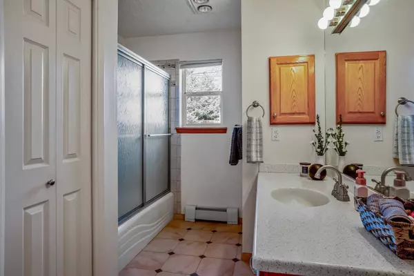 831 Scott WAY, Los Alamos, NM 87544