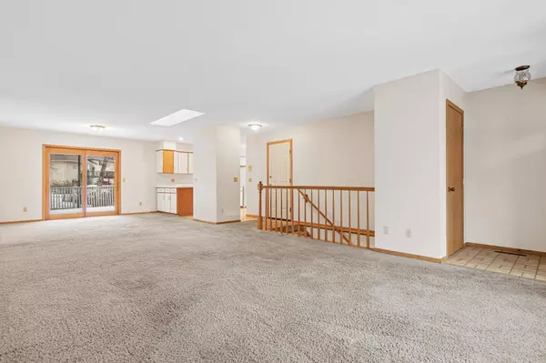 851 Dodd RD, West Saint Paul, MN 55118