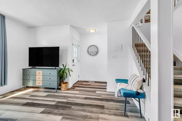 14727 33 ST NW, Edmonton, AB T5Y 2C9