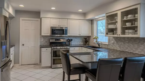 2726 Illinois RD, Northbrook, IL 60062