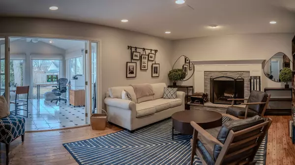 2726 Illinois RD, Northbrook, IL 60062