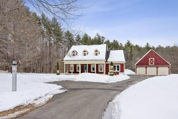 13 Heritage LN, Windham, ME 04062