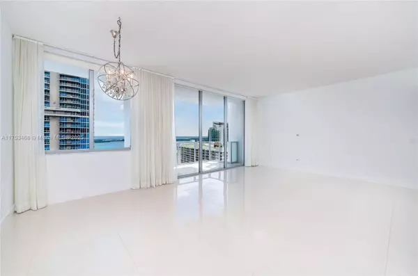 1060 Brickell Ave #4203, Miami, FL 33131