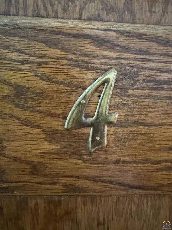 808 SW 11th ST, Topeka, KS 66612