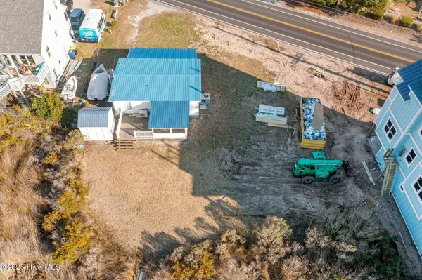 823 S Topail DR, Surf City, NC 28445