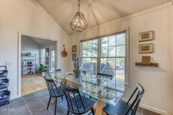 320 Harbour View DR, Johnson City, TN 37615