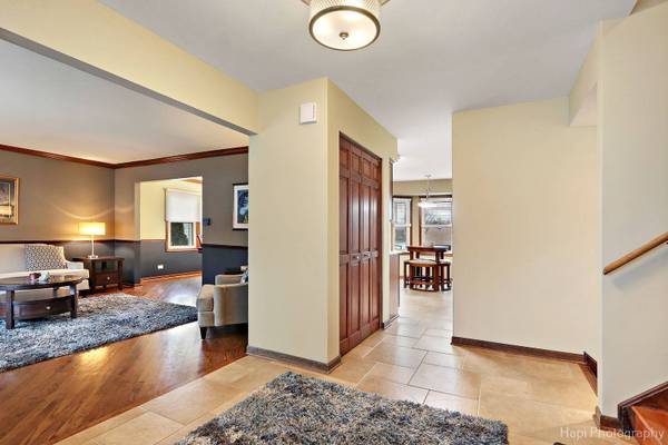 956 Richmond CT, Elk Grove Village, IL 60007