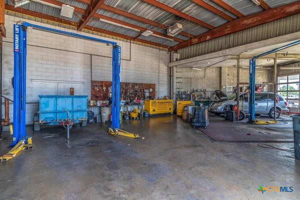 211 N Business Ih 35, New Braunfels, TX 78130