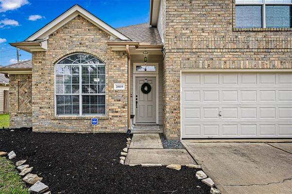 20019 Rustic Lake LN, Cypress, TX 77433