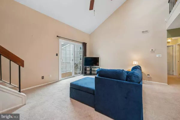 1004-B RALSTON DR, Mount Laurel, NJ 08054