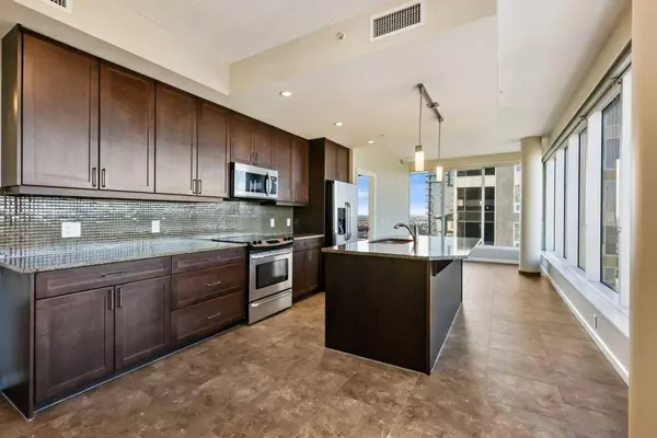 211 13 AVE SE #2502, Calgary, AB T2G 1E1