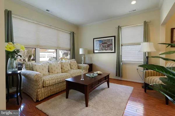 25 HUXLEY CIR, Marlton, NJ 08053