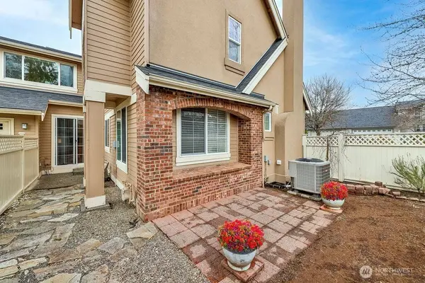 1905 14th CT NE, Issaquah, WA 98029