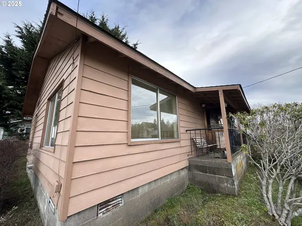 1016 MONTANA ST, North Bend, OR 97459