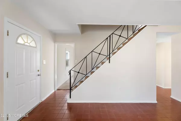 19 Avalon Lane, Aberdeen, NJ 07747