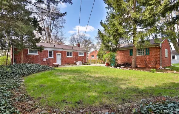 9290 Louisiana Street, Livonia, MI 48150