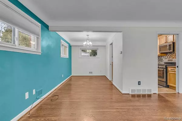 9290 Louisiana Street, Livonia, MI 48150