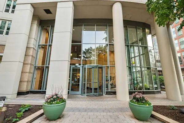 345 N La Salle Drive #1504, Chicago, IL 60654