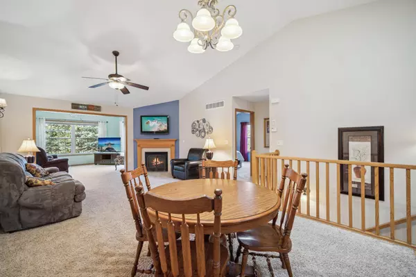 512 Oak Village CT, Belle Plaine, MN 56011