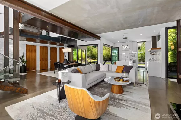 332 10th Ave, Kirkland, WA 98033