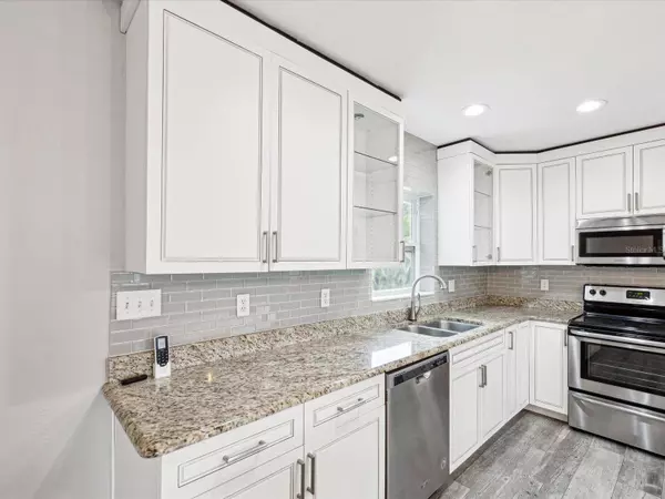 605 GARDENIA ST, Belleair, FL 33756