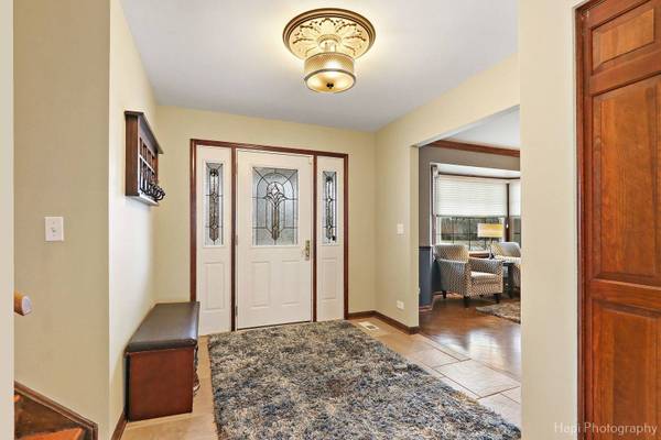 956 Richmond CT, Elk Grove Village, IL 60007