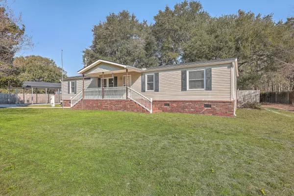 632 Barn Rd, Bonneau, SC 29431