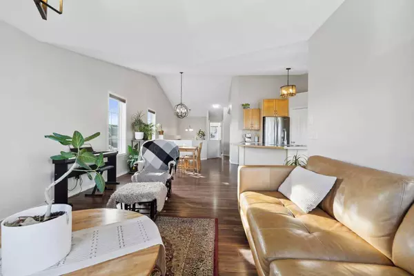 53 Panora HL NW, Calgary, AB T3K 0G4