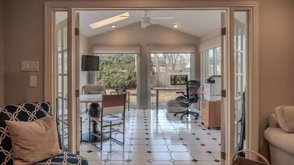 2726 Illinois RD, Northbrook, IL 60062