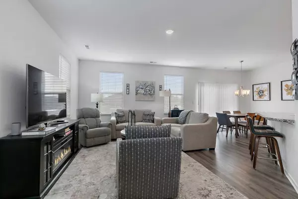 1199 Crestview LN #1199, Pingree Grove, IL 60140