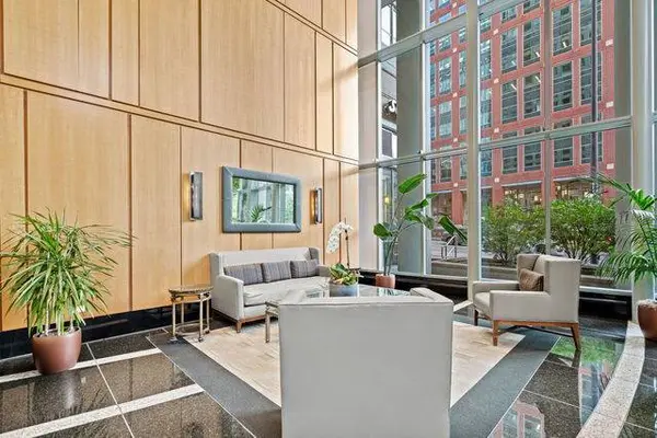 345 N La Salle Drive #1504, Chicago, IL 60654