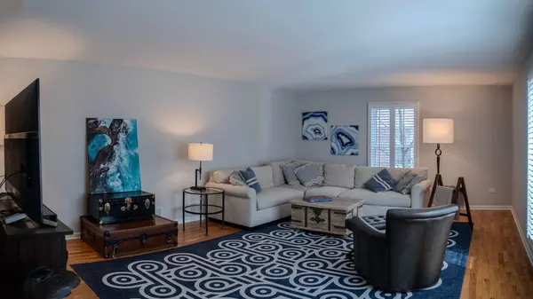 2726 Illinois RD, Northbrook, IL 60062