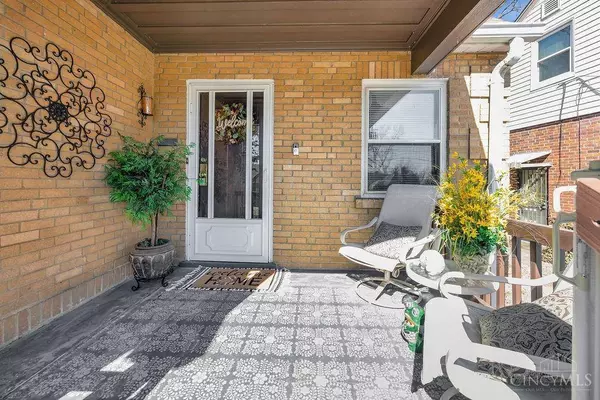 6723 Hampton Dr, Silverton, OH 45236