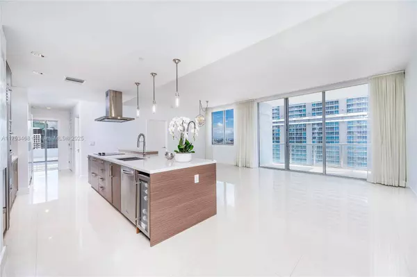 1060 Brickell Ave #4203, Miami, FL 33131