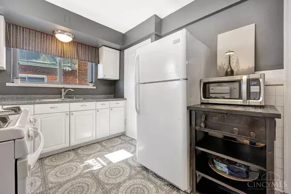 6723 Hampton Dr, Silverton, OH 45236