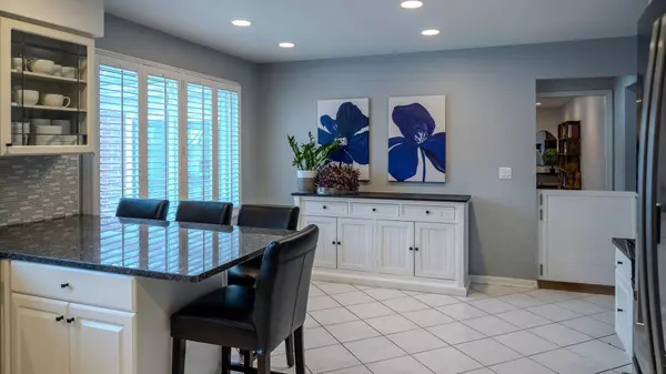 2726 Illinois RD, Northbrook, IL 60062