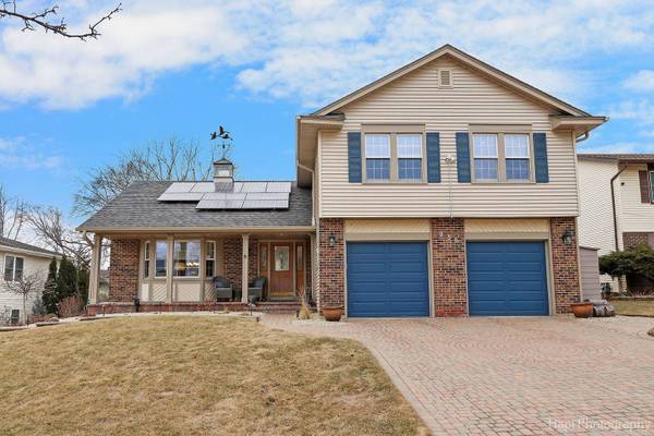 956 Richmond CT, Elk Grove Village, IL 60007