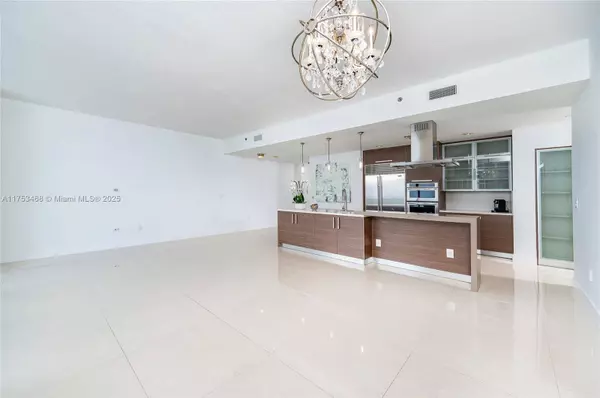 1060 Brickell Ave #4203, Miami, FL 33131