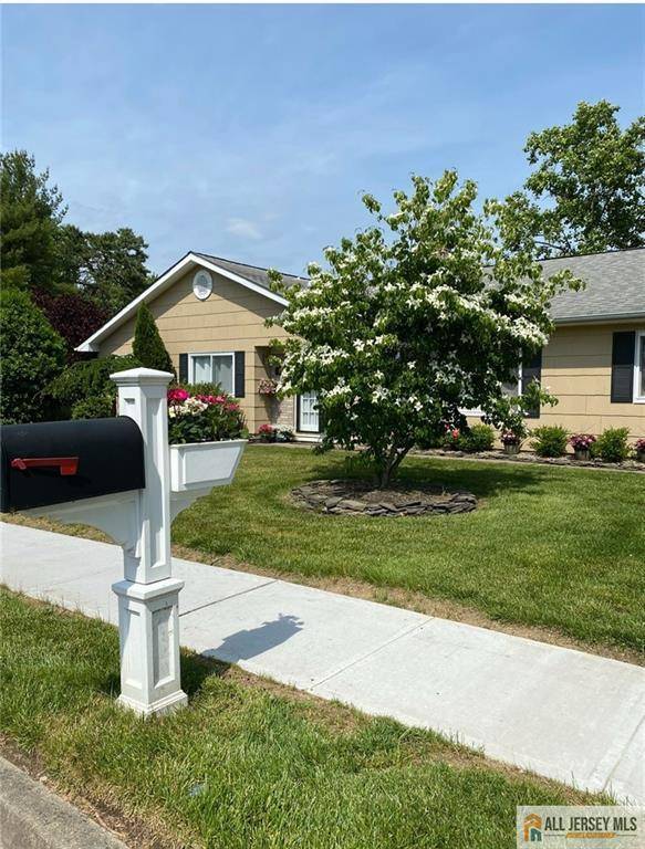 8 N Rhoda ST, Monroe, NJ 08831