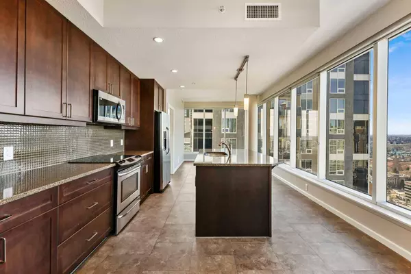 211 13 AVE SE #2502, Calgary, AB T2G 1E1