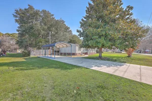 632 Barn Rd, Bonneau, SC 29431