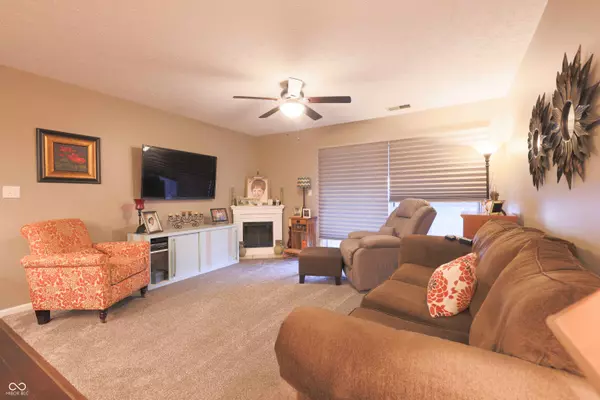 1057 Timber Creek DR #UNIT 1, Carmel, IN 46032